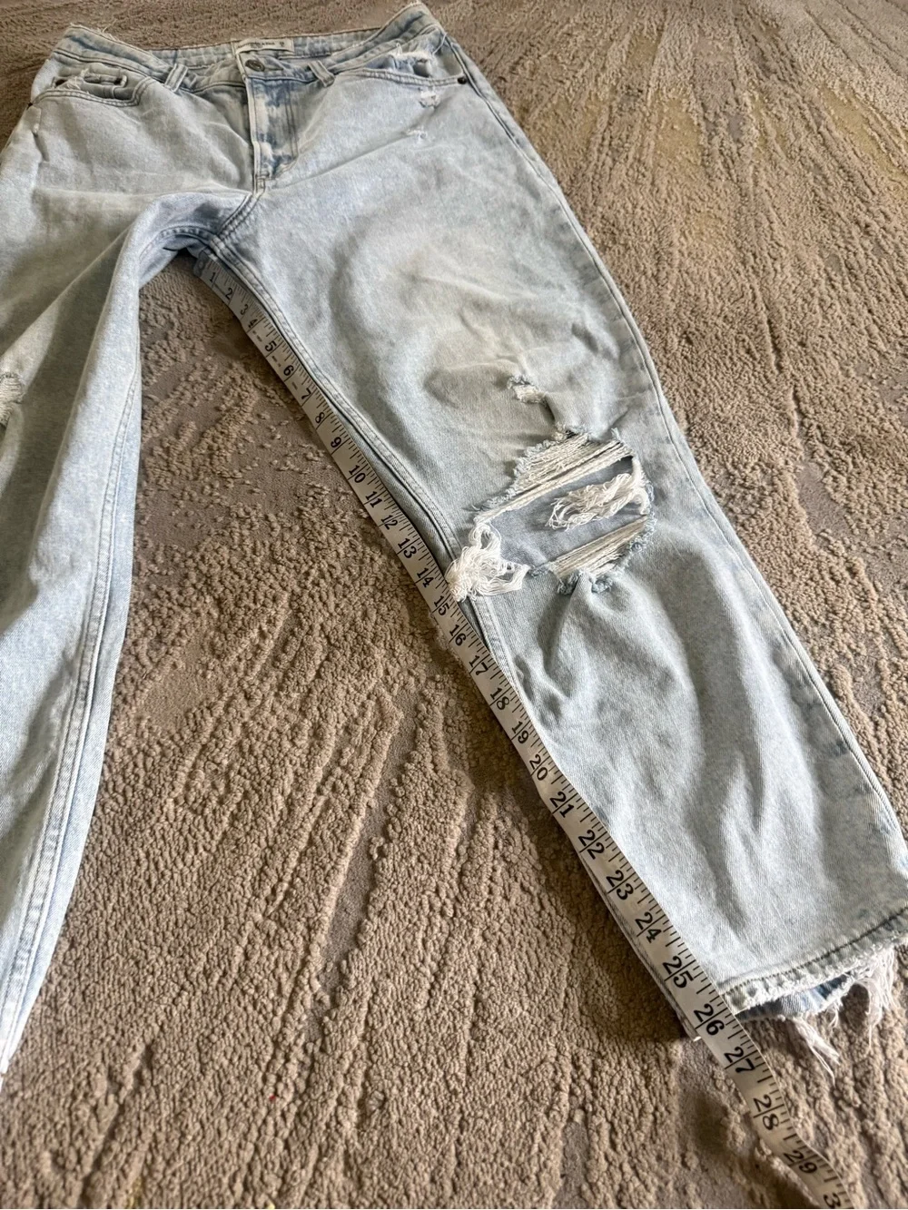 Abercrombie & Fitch Mom jeans High Rise light wash distressed curve love 28 / 6